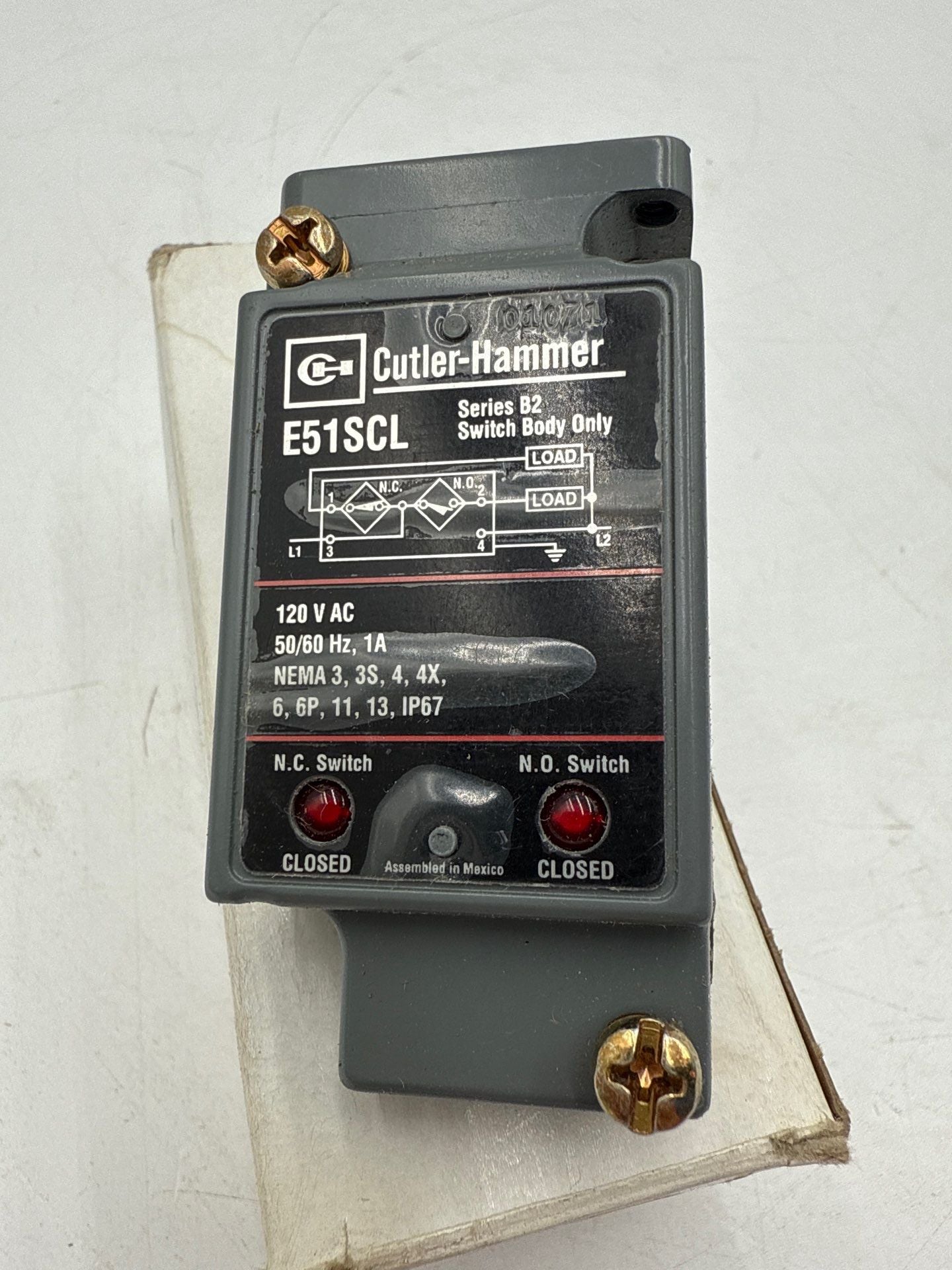 Cutler Hammer E51SCL Switch Body 120VAC 3 Wire Series B2 New