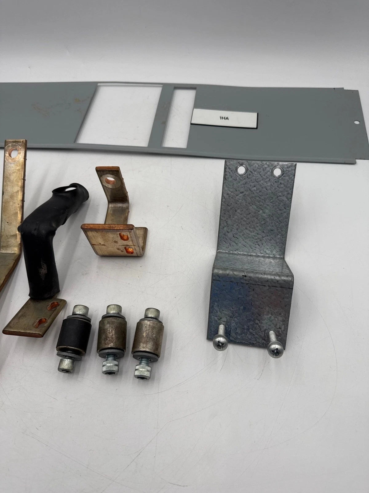 EATON Cutler Hammer KDS4K Circuit Breaker Mounting Hardware for PRL4a KPRL4KDS Used