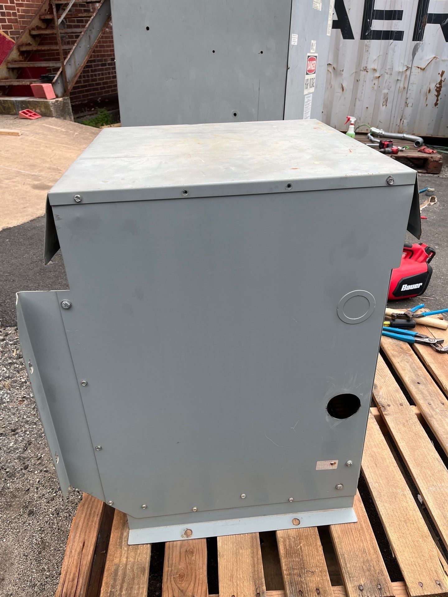 45KVA Hammond NMK045KB Transformer Pri 480V Sec 208/120V 3PH 3R Encl Used