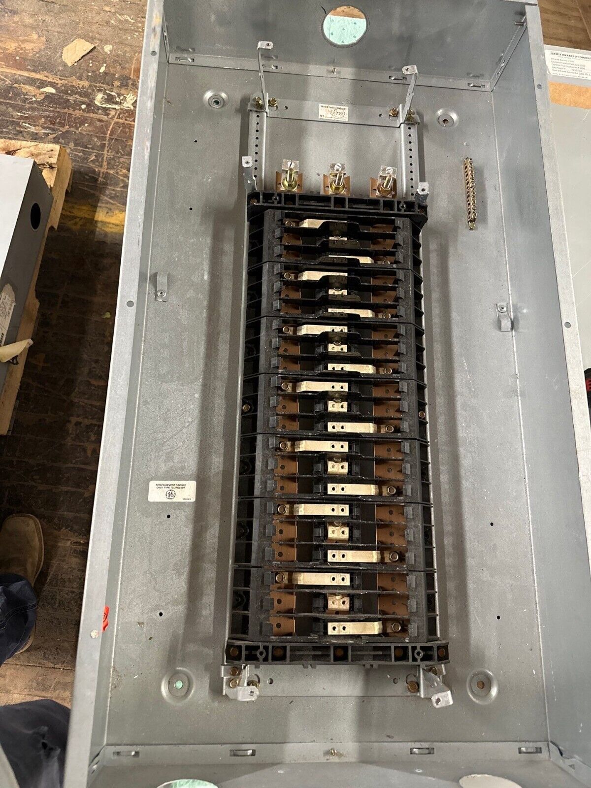 GE AQF3421MTX Panelboard 125A 208Y/120V 3PH 4W MLO 42 Circuit Main Lug Box AB37B P467 Used