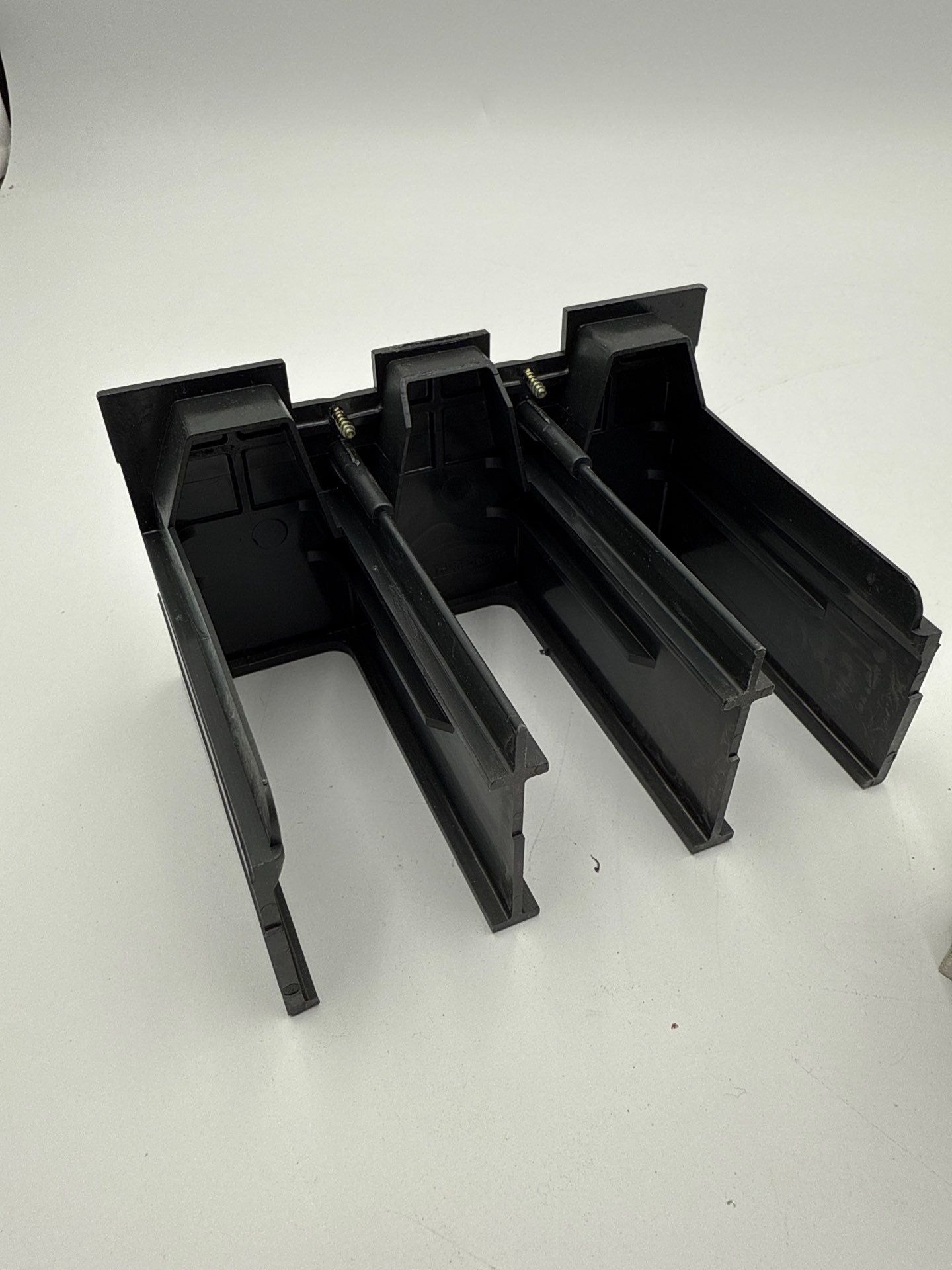 GE TCLK365 Circuit Breaker Lug Kit 600A For 3P 2 Barrel 500MCM Used