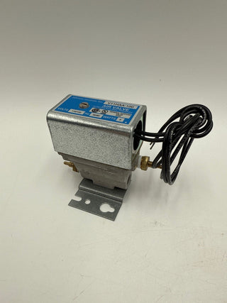 Johnson V11HAA-100 Solenoid Air Valve 110/120V 6W 30PSI 50-60Hz New