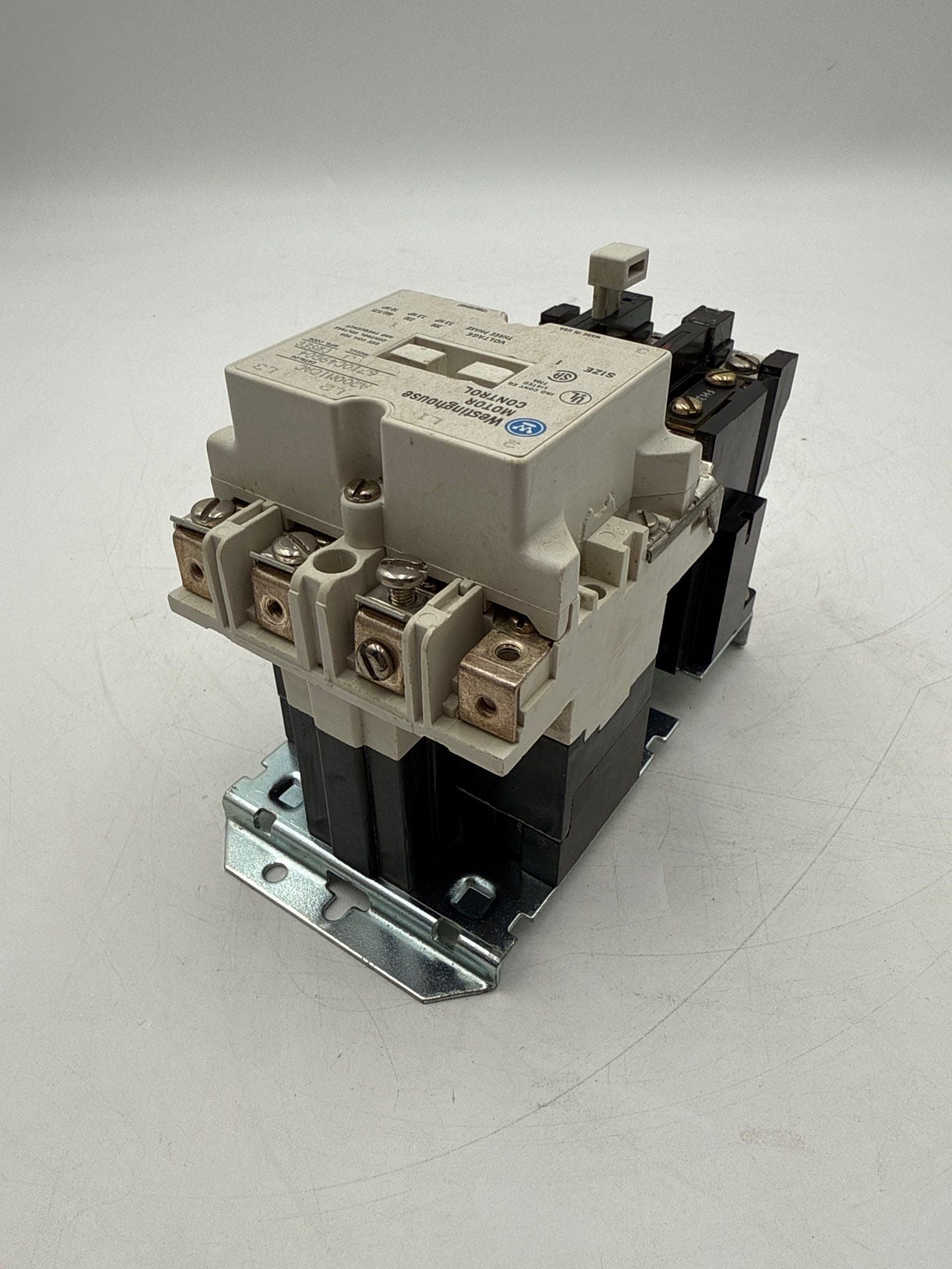 Westinghouse A200M1CAC Starter Size 1 27A 3P 600V Coil 110/120V Used