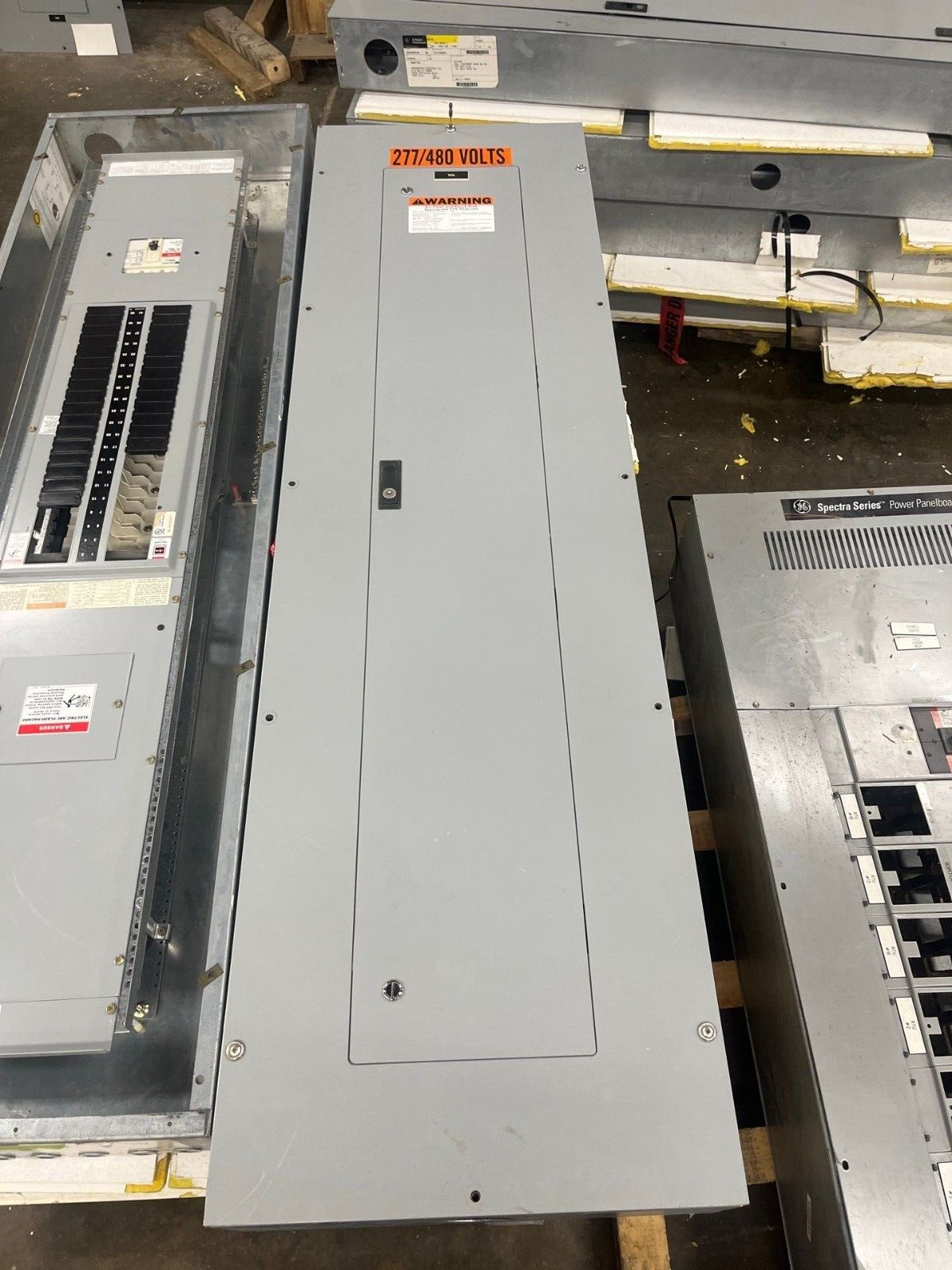 Cutler Hammer PRL2A Panelboard 400A 277/480V 3PH 4W Indoor Encl 42Cir MLO FD3225 P574 Used
