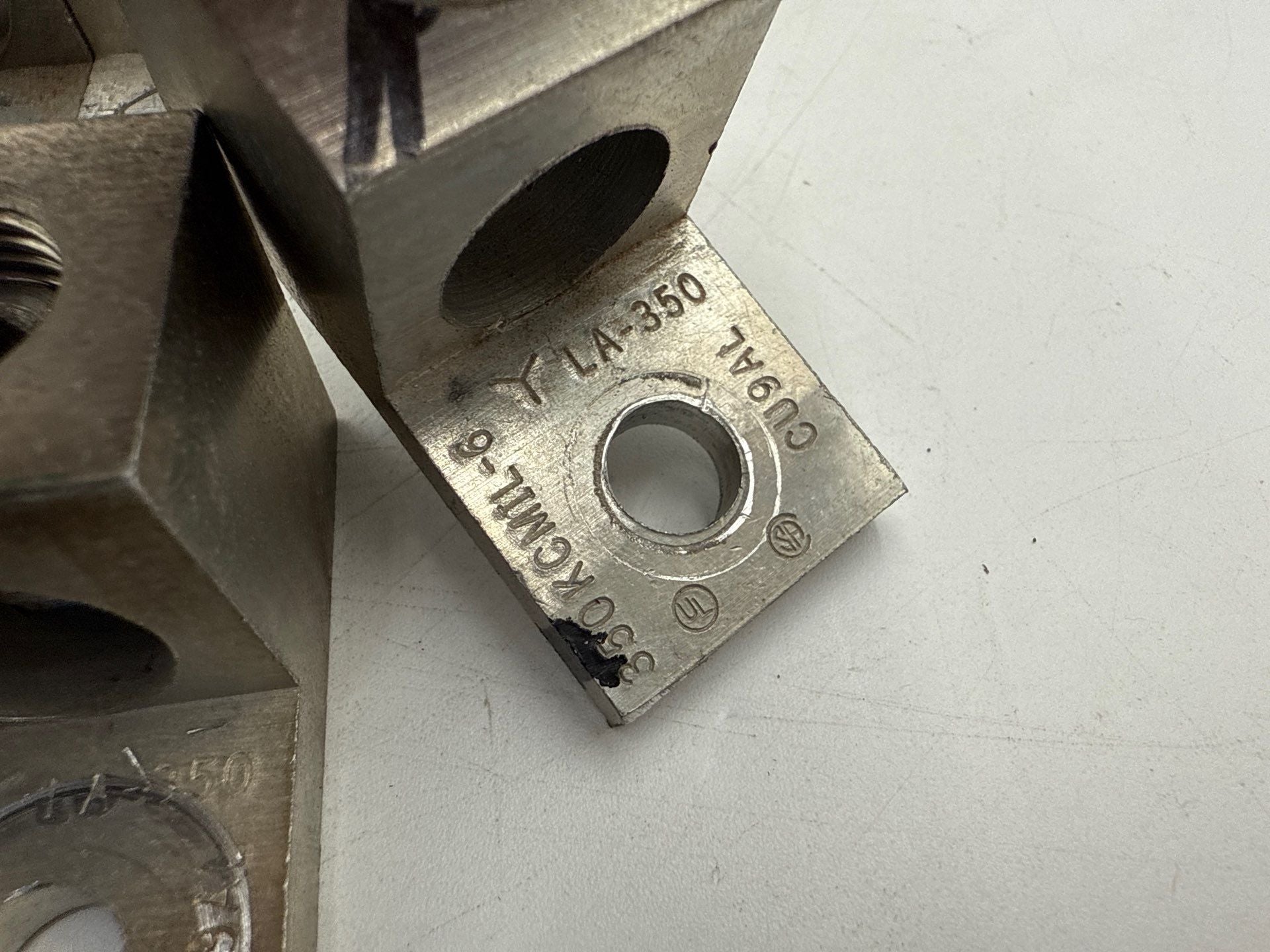 30PC CMC LA-350 Mechanical Lug 350KCMIL-6 CU9AL Aluminum Used