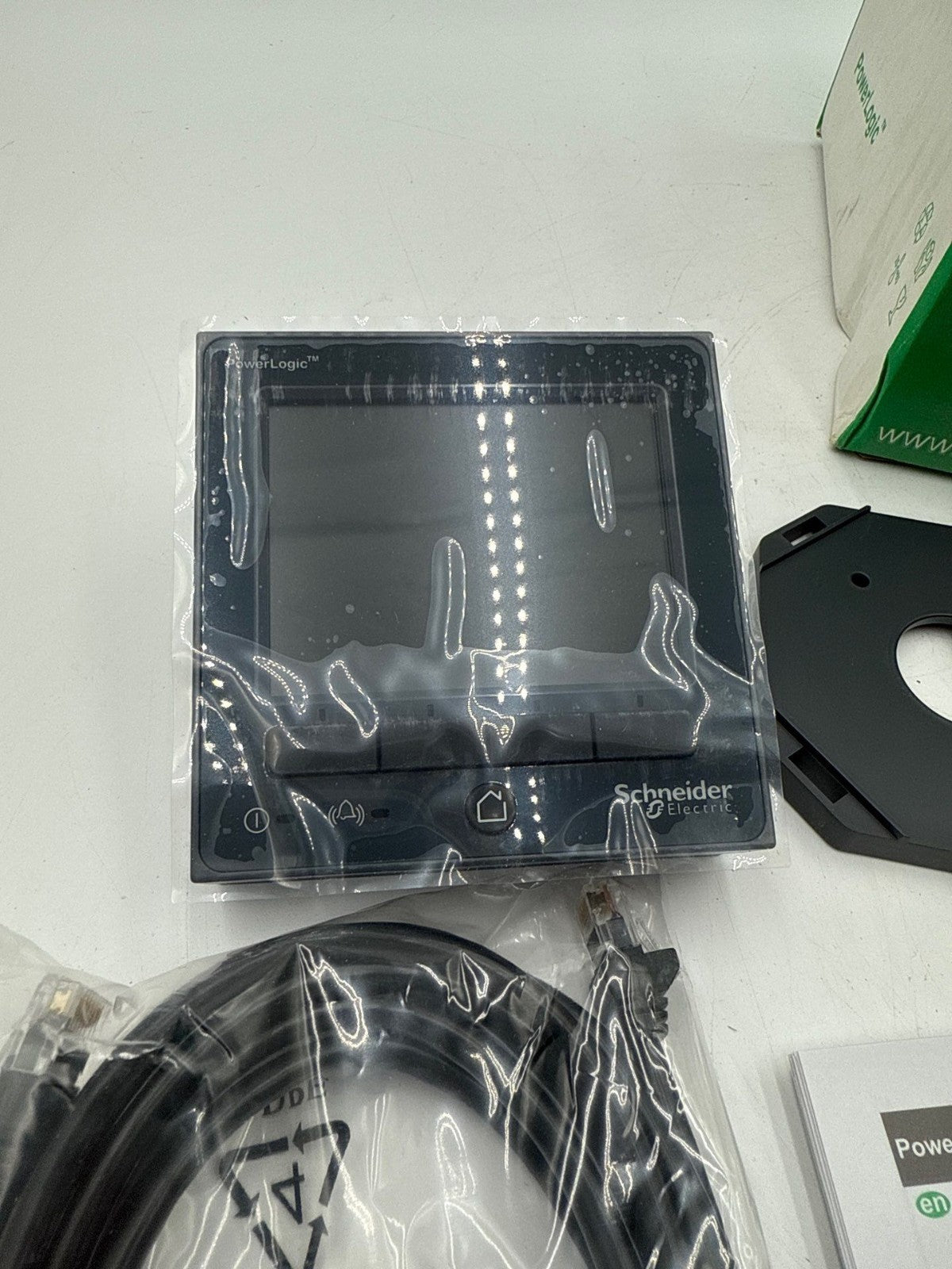 Schneider METSEPM89RD96 Remote Display POWERLOGIC PM8000 W/ Cable and Mount Accs New