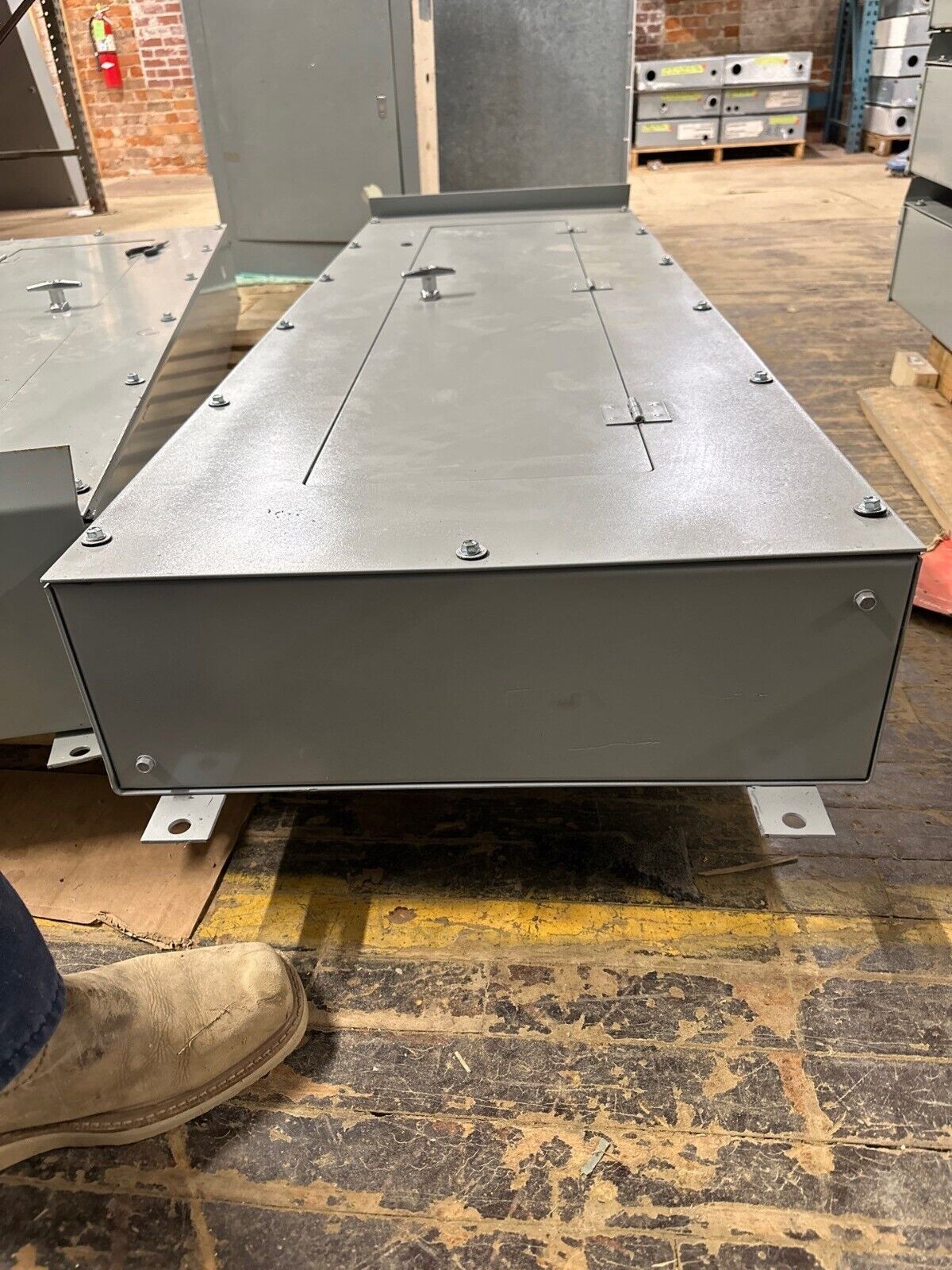 Eaton PRL3A Panelboard 400A 480Y/277V 3PH 4W 3R Outdoor Encl MLO 18 Cir Main Lug P281 Used