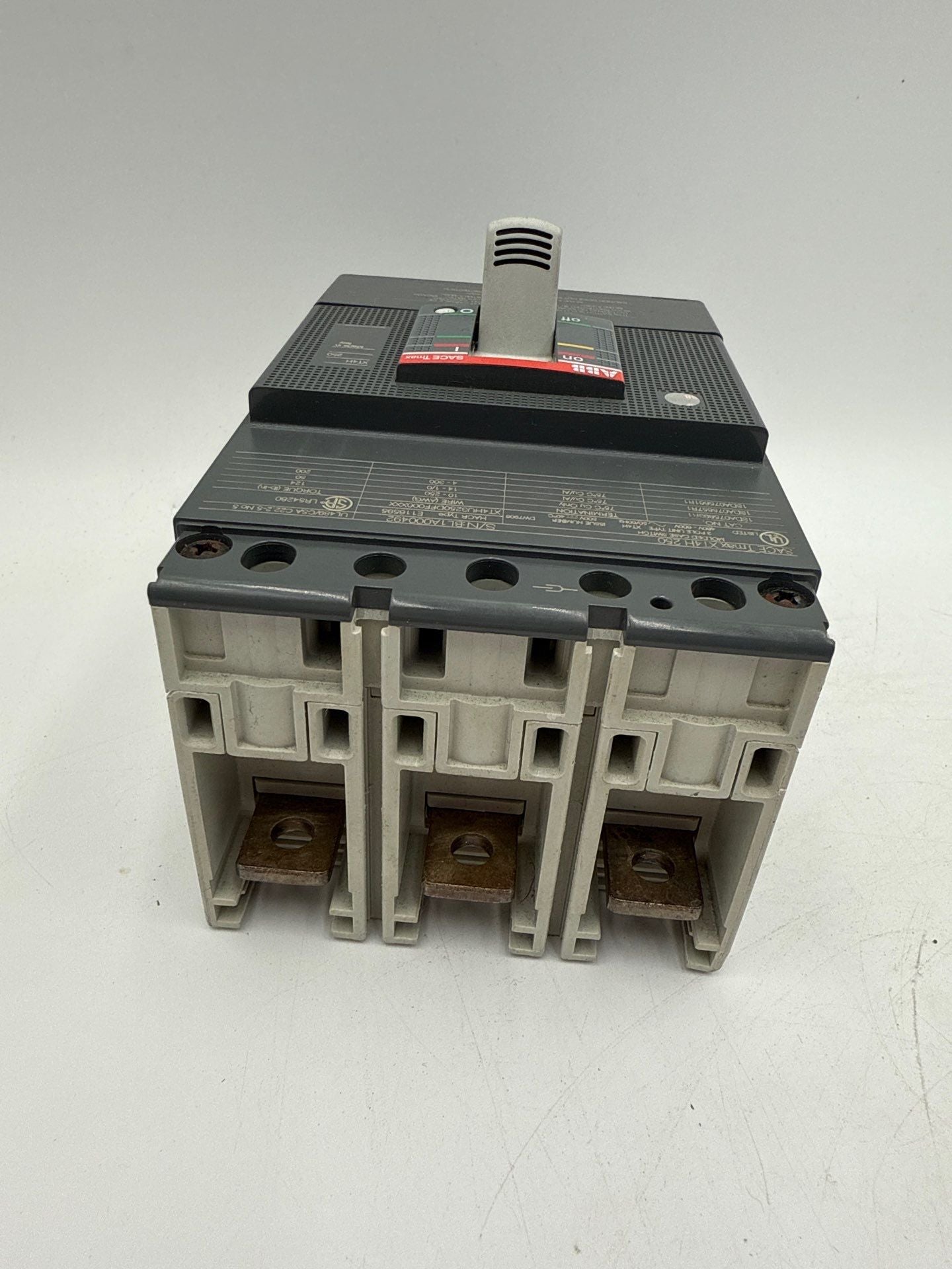 ABB XT4HU3250DFF000XXX Circuit Breaker 250A 3P 600V SACE Tmax XT4H 250 Amp Used