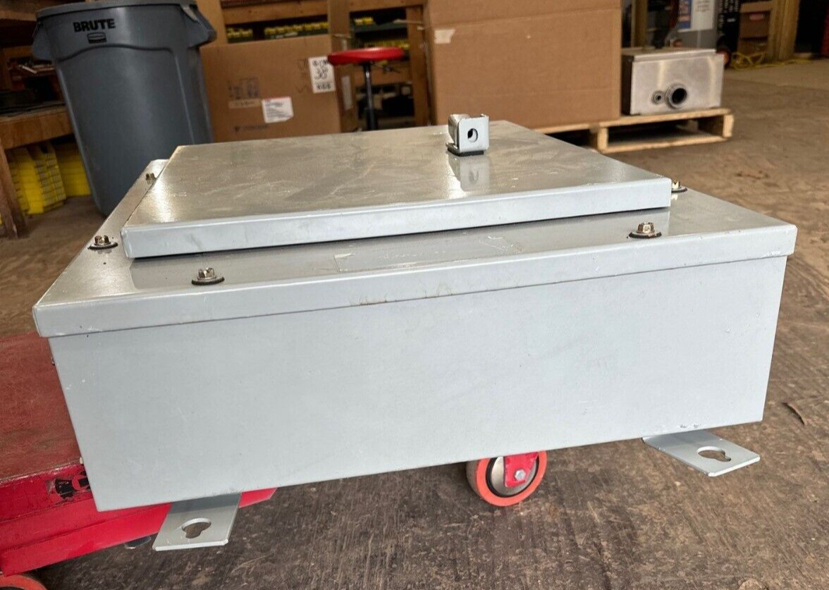 GE AQF3121AB Panelboard 125A 208/120V 3PH 4W 18Cir 3R Outdoor Encl MCB 30A Main P485 Used