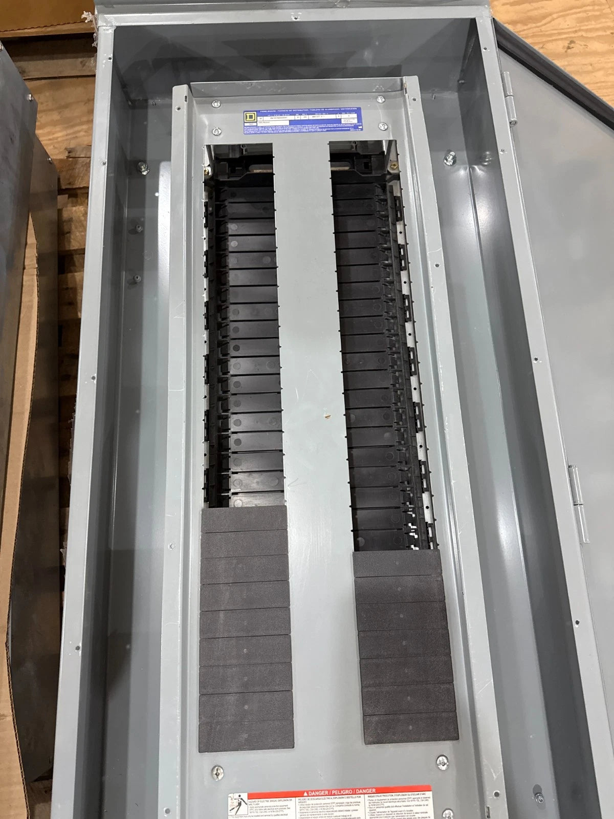 Square D NF Panelboard 250A 480/277V 3PH 4W MLO Panel 250 Amp 54 Cir 3R Encl New