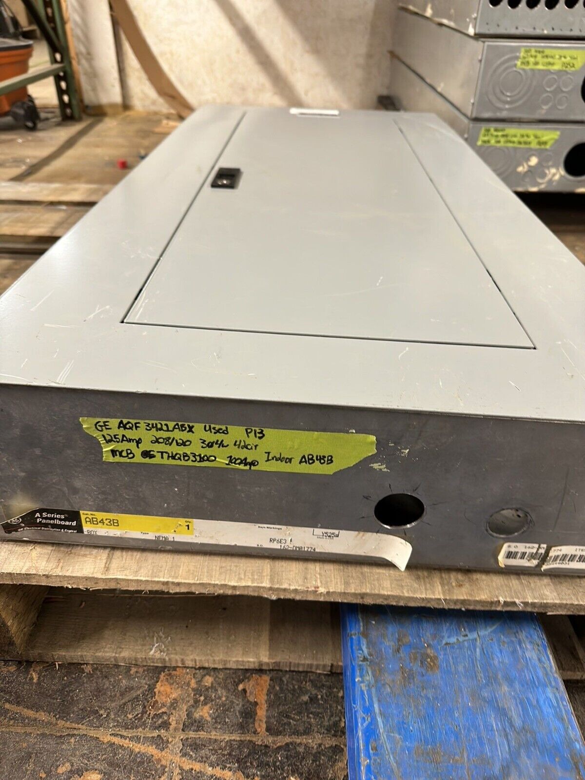 GE AQF3421ABX Panelboard 125A 208Y/120V 3PH 4W 42 CIR MCB Main THQB32100 Indoor P013 Used