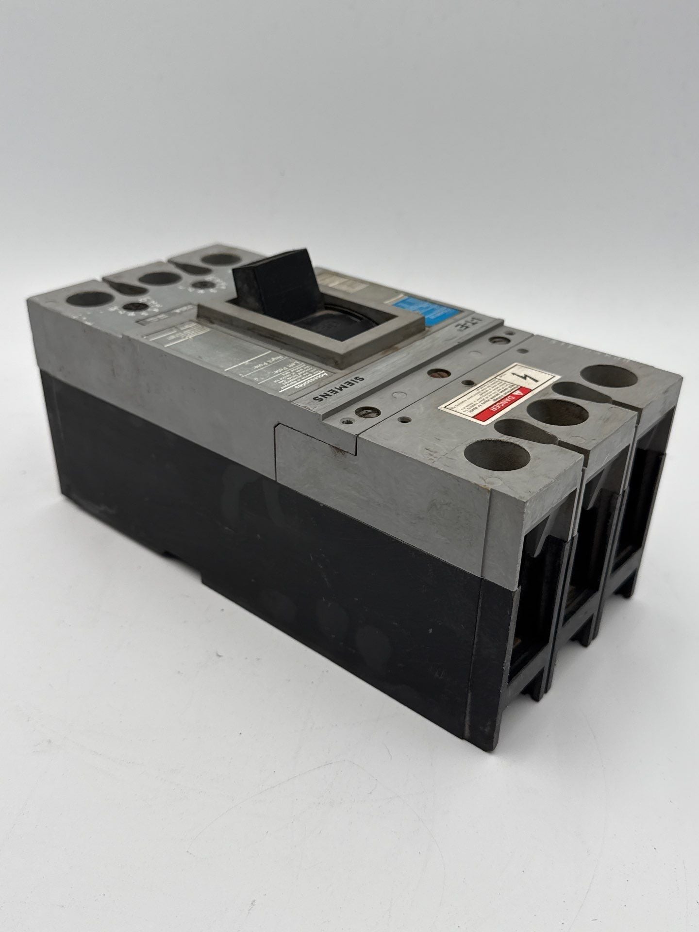 Siemens FXD63B125 Circuit Breaker 125A 3P 600V FXD6 125 Amp 3 Pole Used