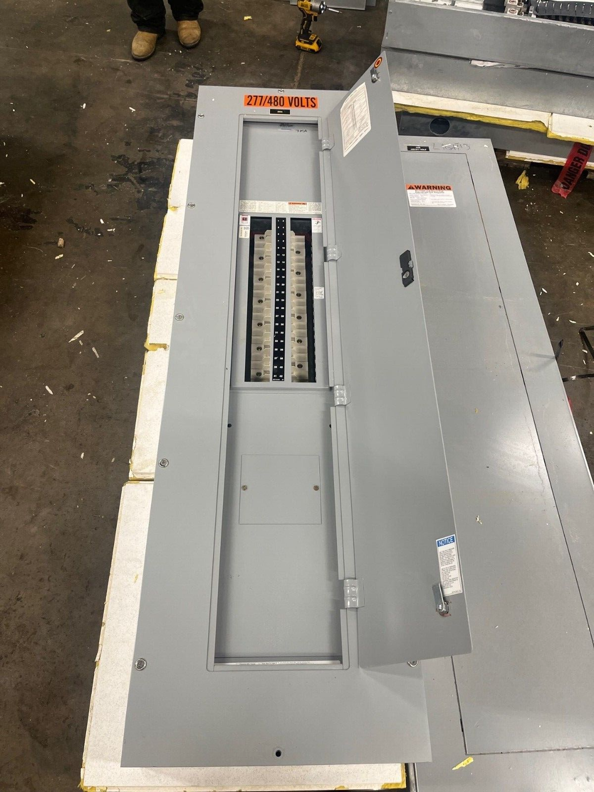 Cutler Hammer PRL2A Panelboard 400A 277/480V 3PH 4W Indoor Encl 42 Circuit MLO P581 Used