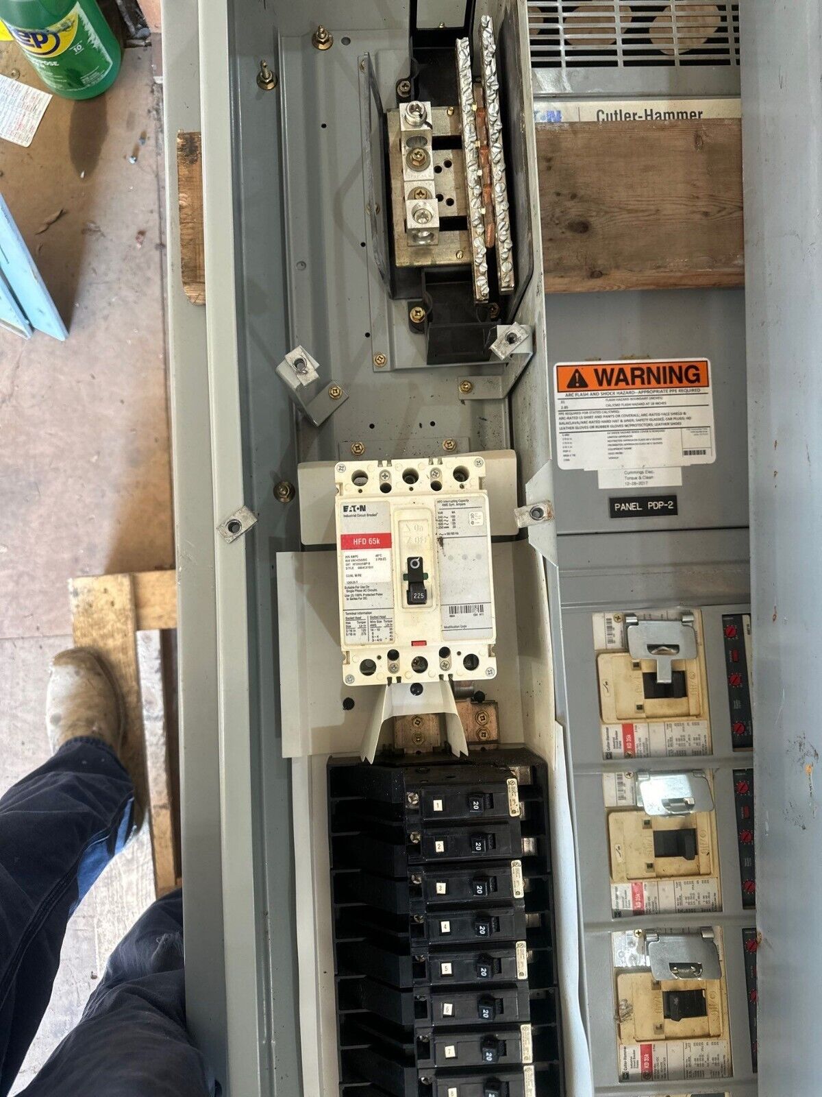 Eaton PRL1a-LX Panelboard 225A 120/240V 1PH 3W Type 1 Indoor Encl 42 Circuit P475 Used