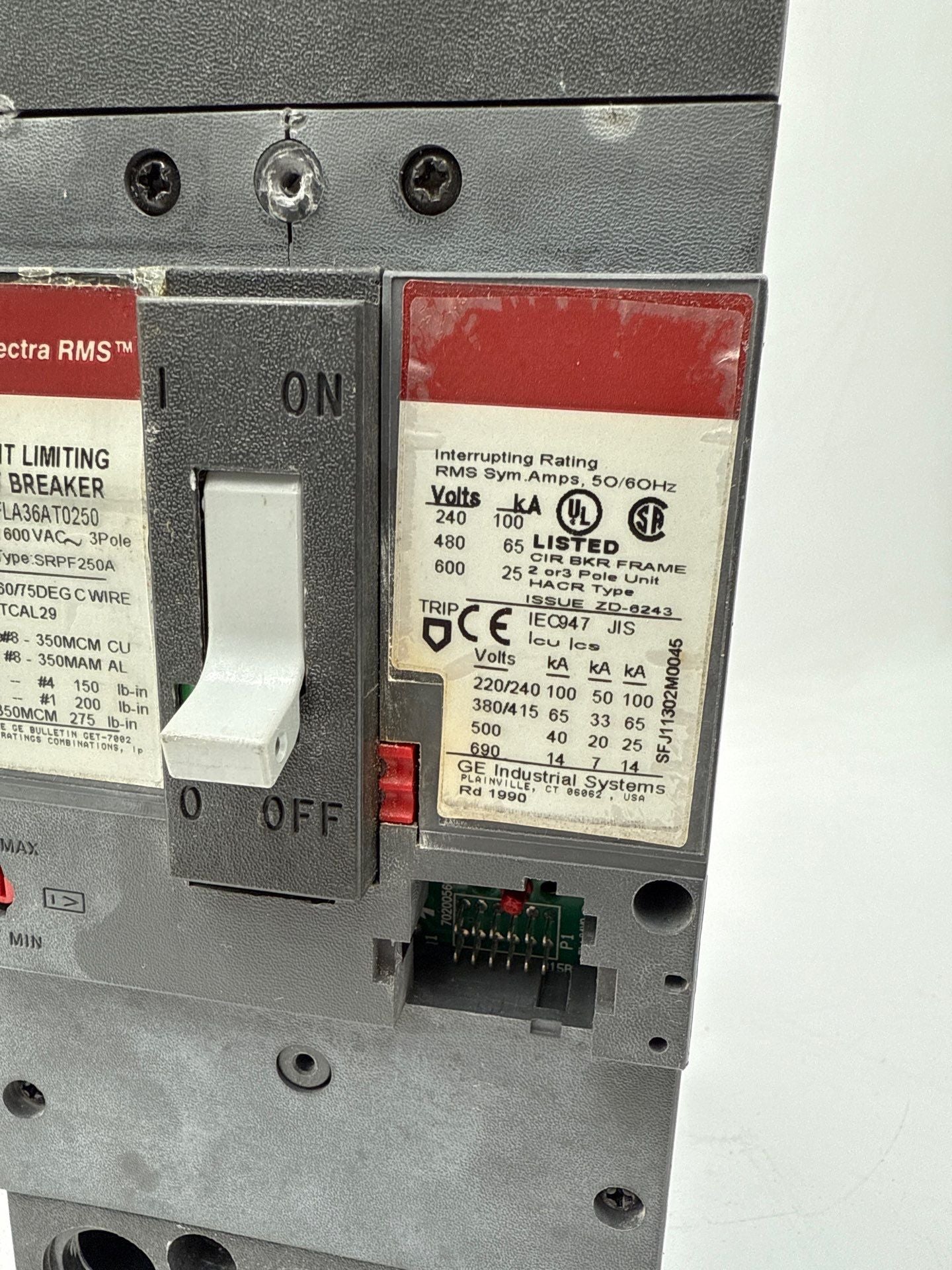 GE SFLA36AT0250 Circuit Breaker 250A 3P 600V Frame 250 Amp 3 Pole CHIPPED Used