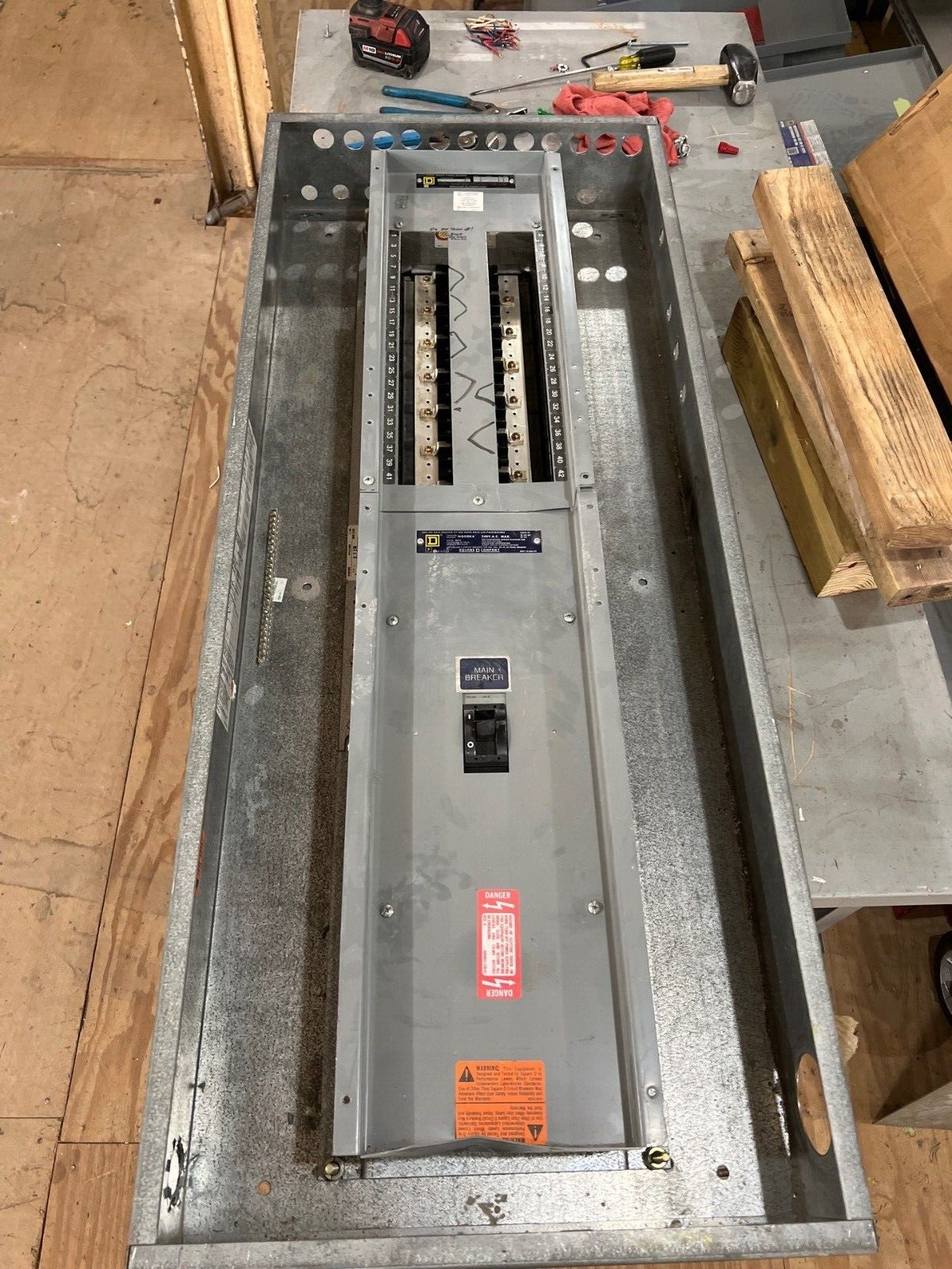 Square D Panelboard 250A 208/120V 3PH 4W 42 Circuit Indoor Encl MCB KAL36250 P625 Used