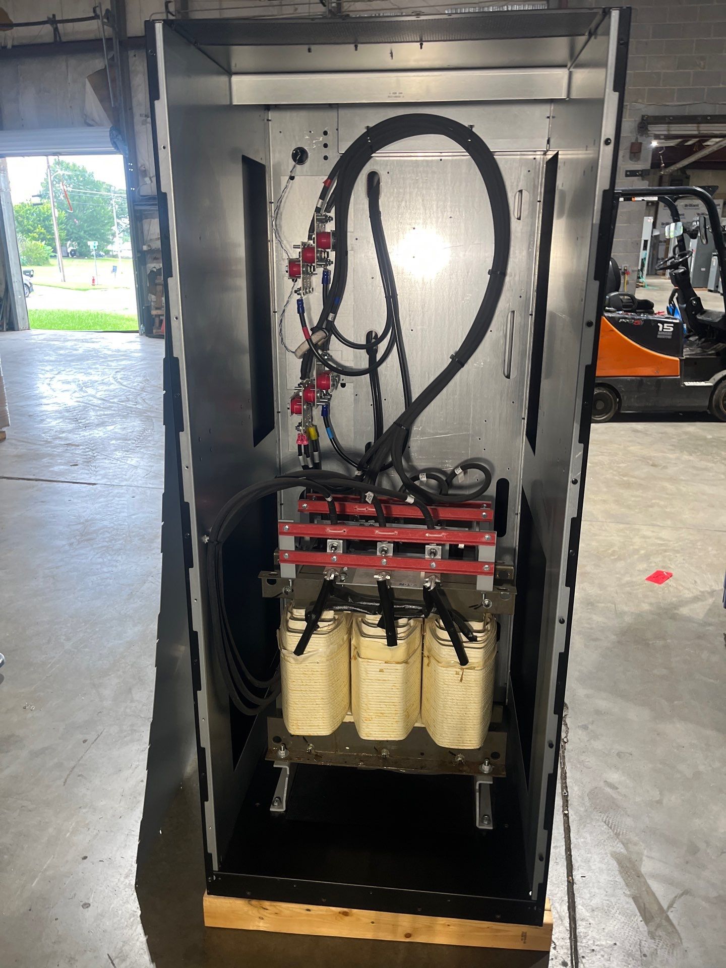 50KVA Eaton 93PM-50 IAC-D 480-208VAC UPS Distribution Integrated Accessory Cabinet New