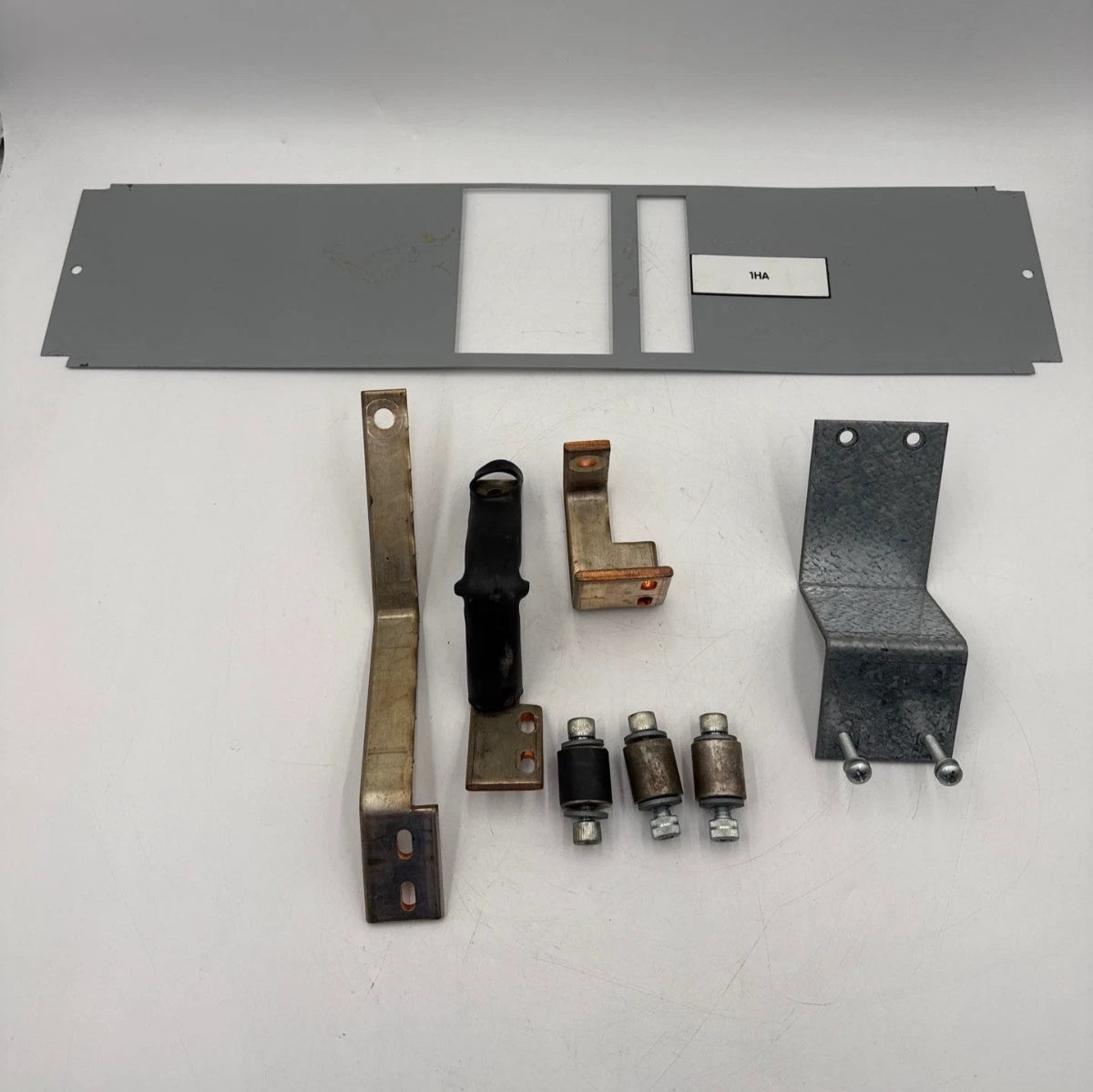 EATON Cutler Hammer KDS4K Circuit Breaker Mounting Hardware for PRL4a KPRL4KDS Used