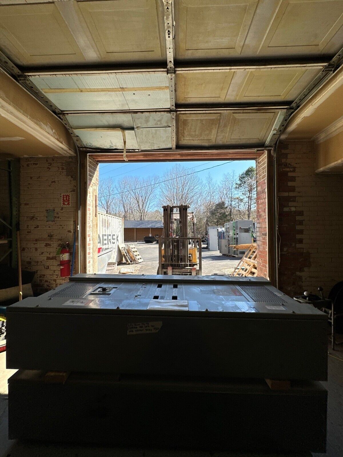 Cutler Hammer PRL4B Panelboard 400A 480V 3PH 3W 18 Cir MCB Indoor Encl BX2457 P022 Used