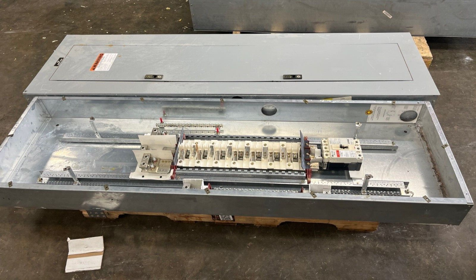 Cutler Hammer PRL2A MLO Panelboard 400A 277/480V 3PH 4W Indoor Encl 42Cir FD3225 P586 Used