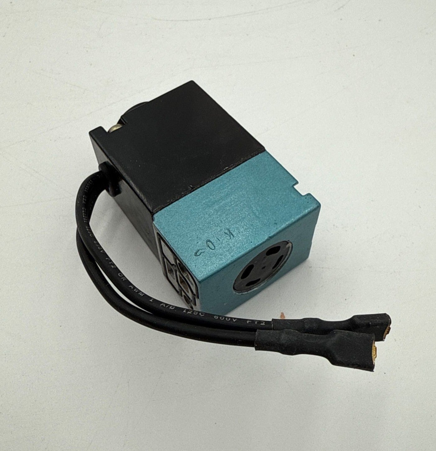 MAC PME-111DABE Solenoid Pilot Valve 110-120V 6.8 W Plug In Single Operator New