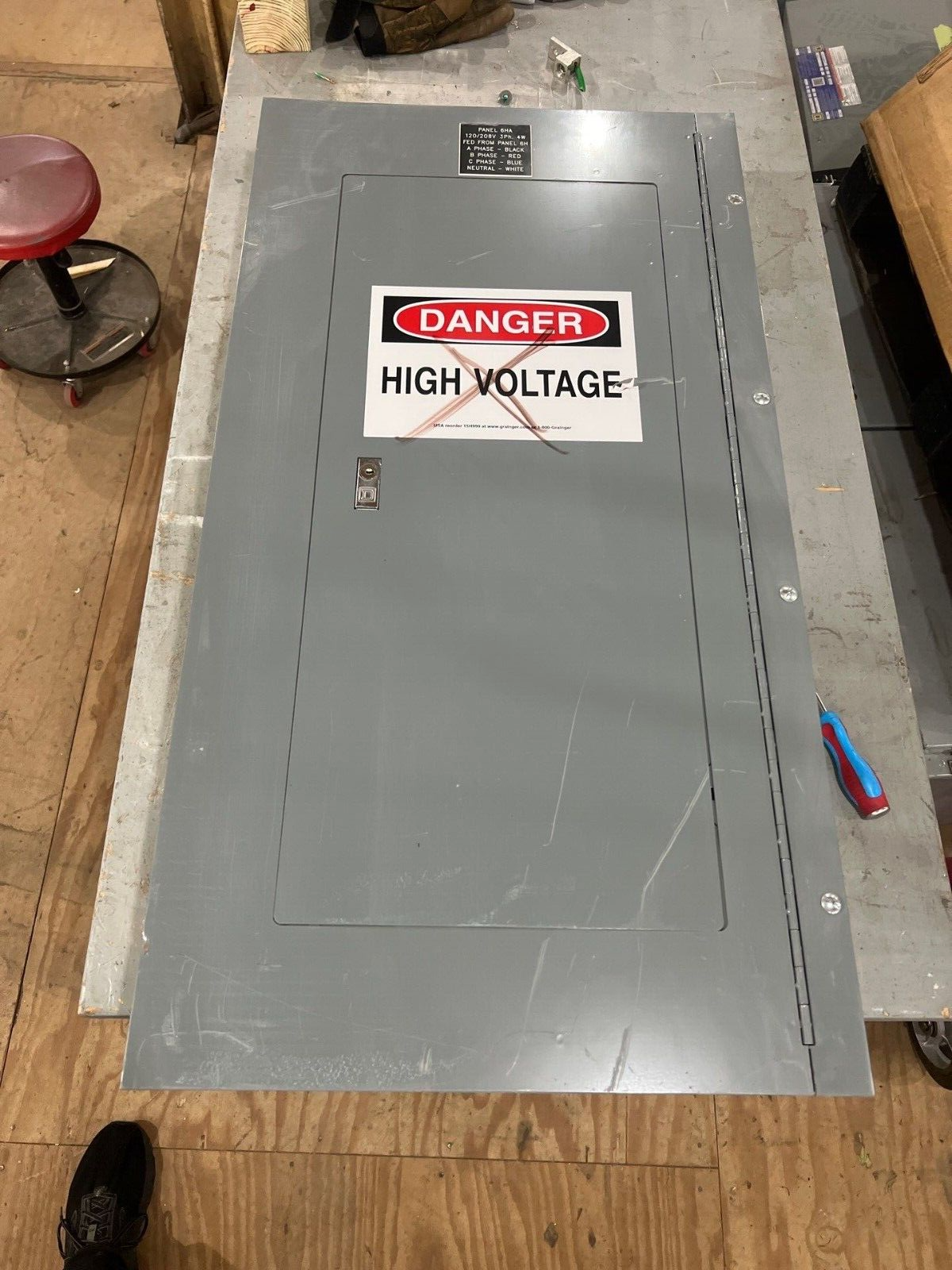 Square D NQ NQ442L2C Panelboard 225A 240V 3PH 4W Indoor Encl 42 Circuit MLO P618 Used