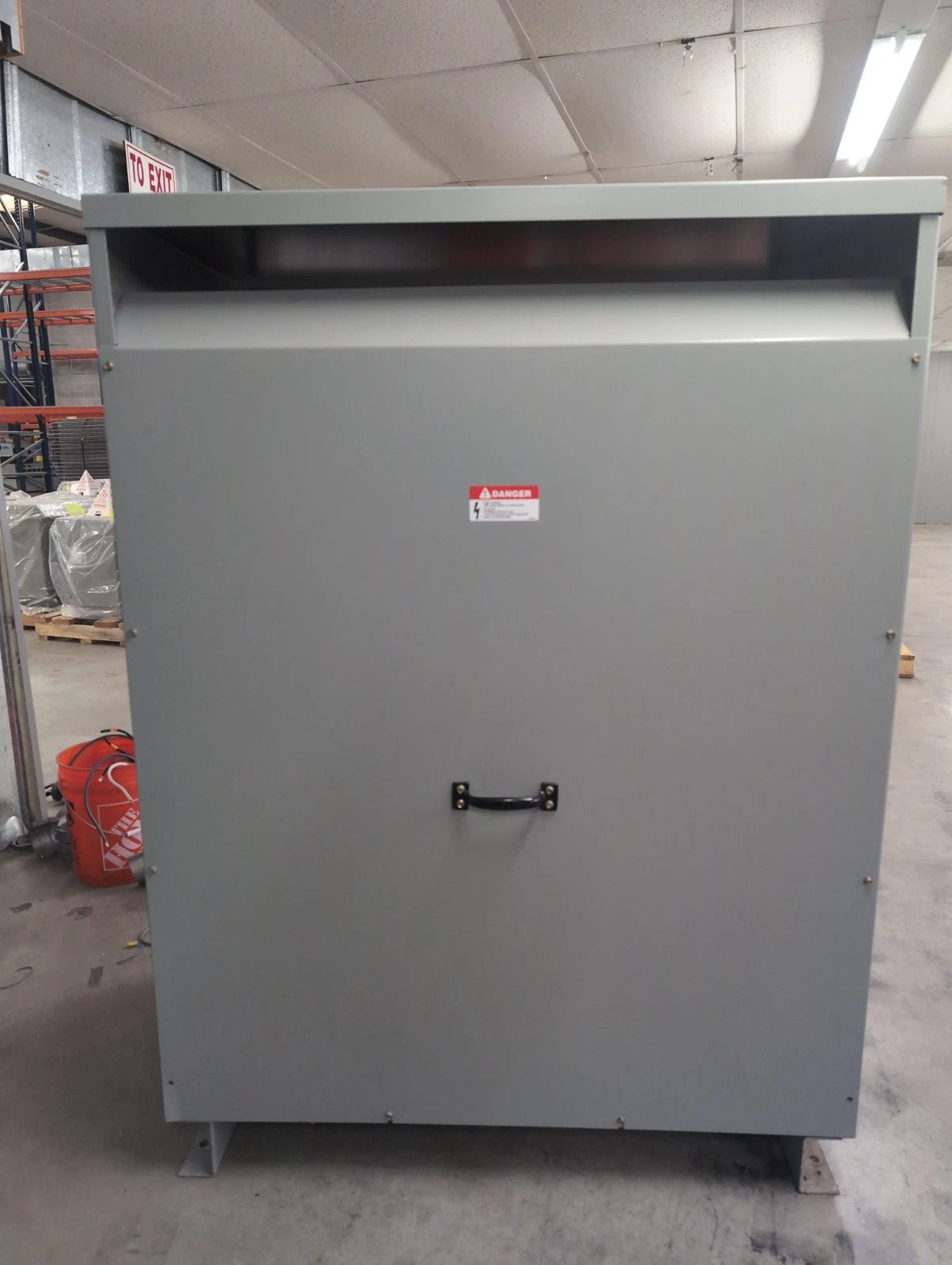 300kVA Siemens 3F3Y300C Transformer Pri 480V Sec 208/120V 3PH Indoor Encl Used