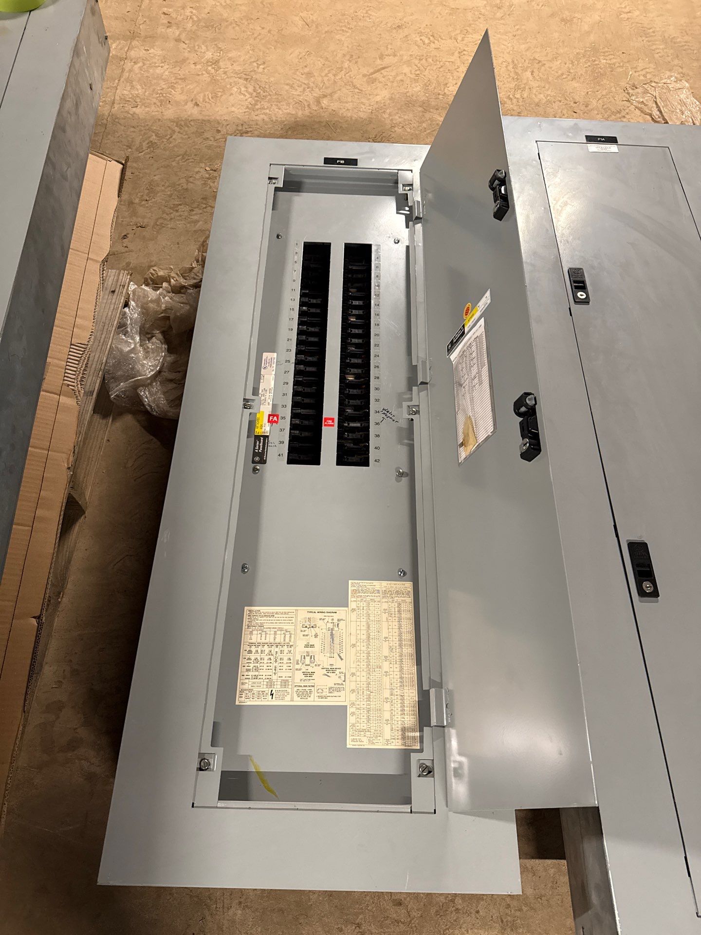 GE AQF3424MBX Panelboard 400A 208/120V 3PH 4W MLO Panel 400 Amp 42 Circuit P781 Used