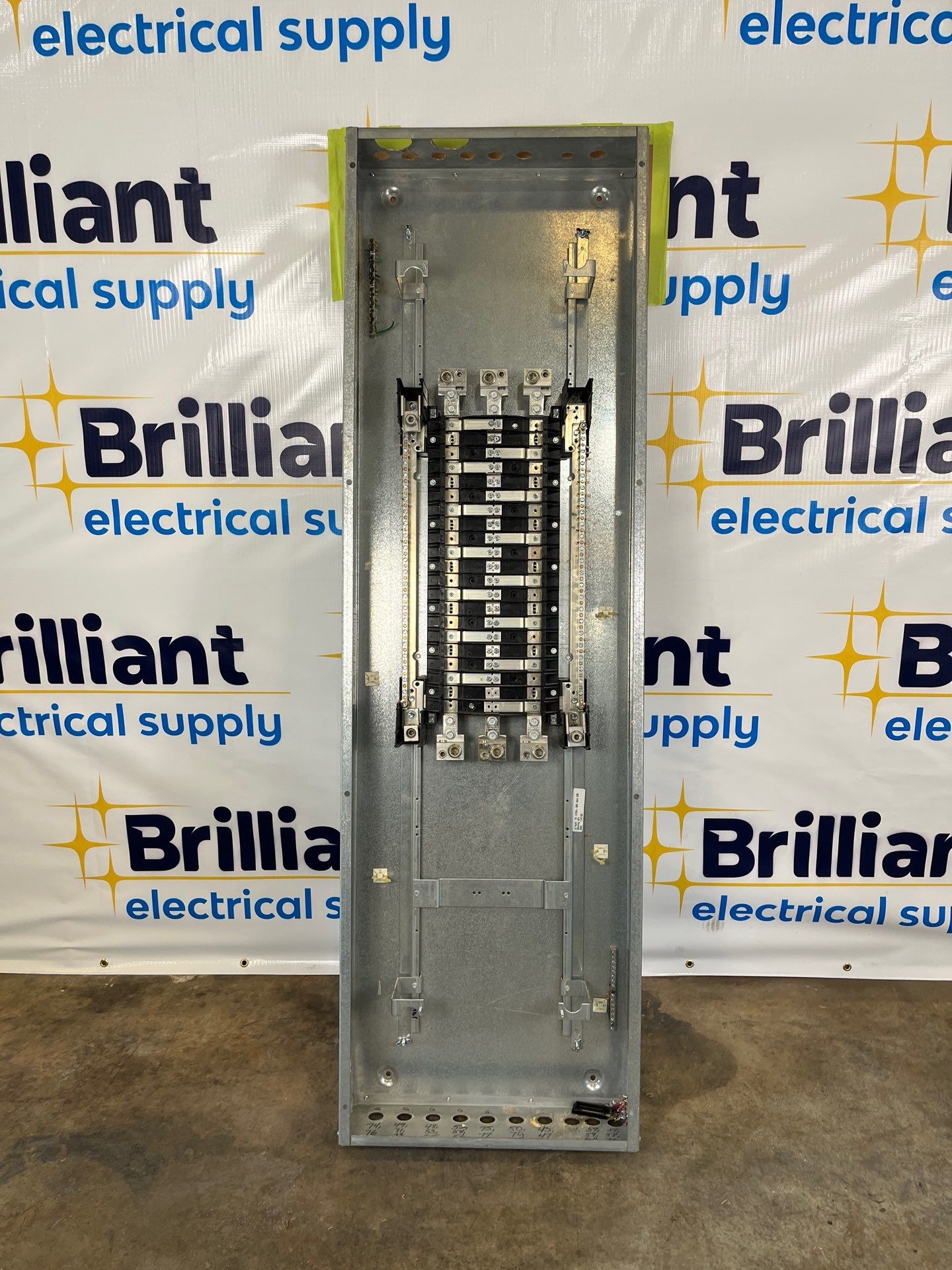 Siemens P1C42ML400ABF P1 Panelboard 400A 208/120V 3PH 4W 42 Cir MLO Indoor Encl B68 Box Used