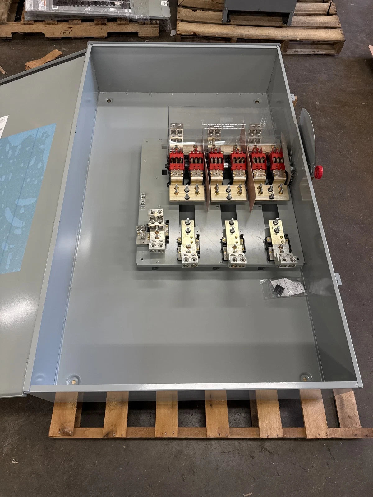 Eaton DH328NRK Safety Disconnect Switch 1200A 3P 240V 3PH 3R Outdoor 1200 Amp Used