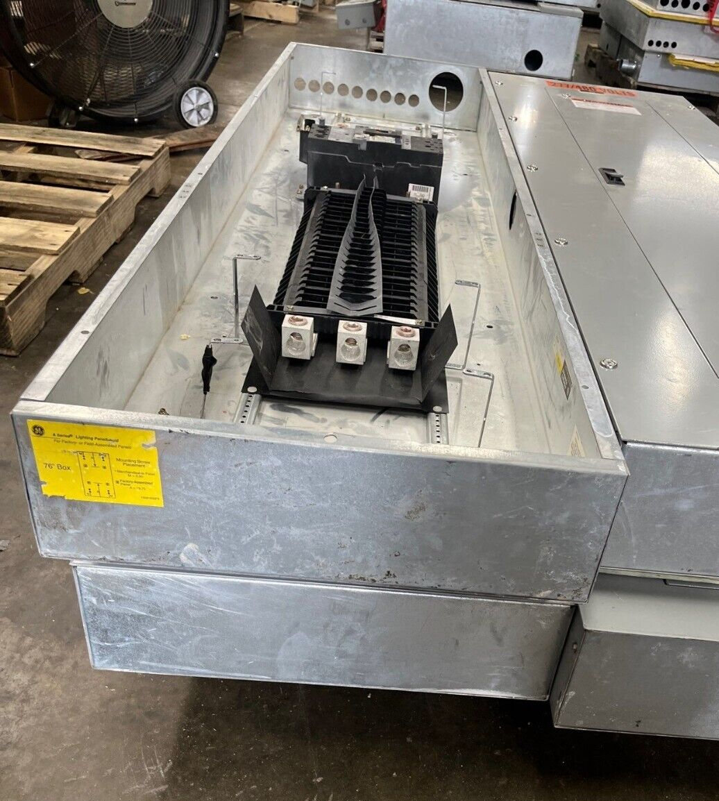 GE AEF3424MBX Panelboard 400A 3PH 480/277V 4W Indoor Encl MLO 42Cir SFHA36AT0250 P588 Used