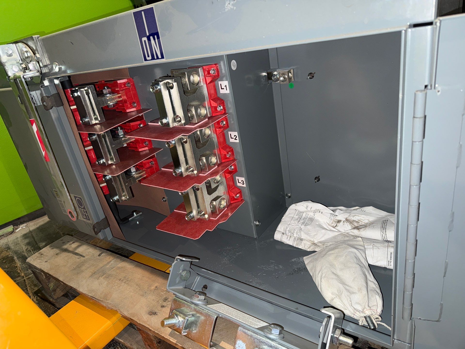 Square D PBQ3660G Bus Plug 600A 3W 600V I-Line Busway Switch New