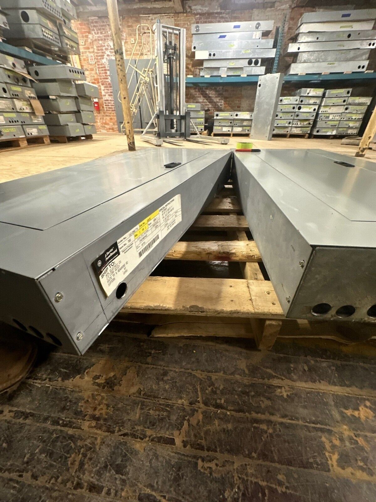 GE AQF3421ABX Panelboard 125A 208Y/120V 3PH 42 CIR Indoor Main THQB32100 MCB P028 Used