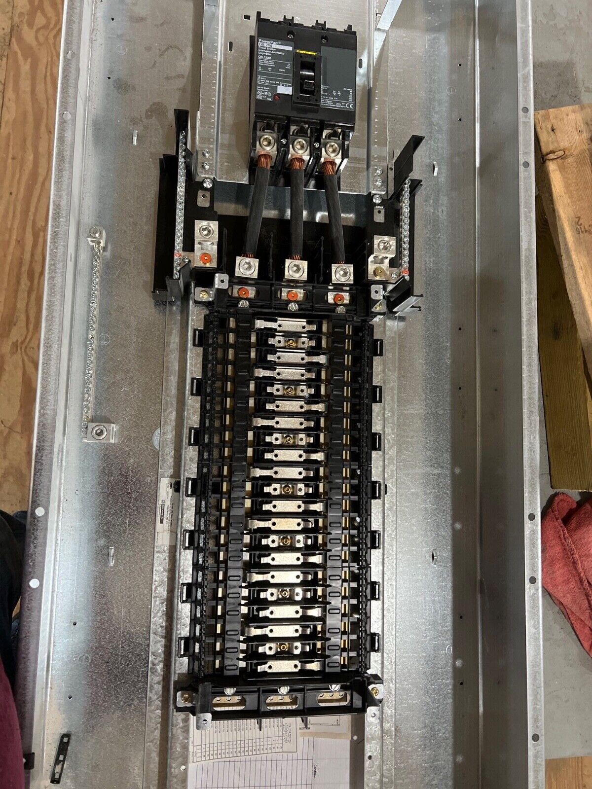 Square D NQOD442L2C Panelboard 225A 240V 3PH 4W 42 Cir Indoor Encl MCB QBL32200 P634 Used