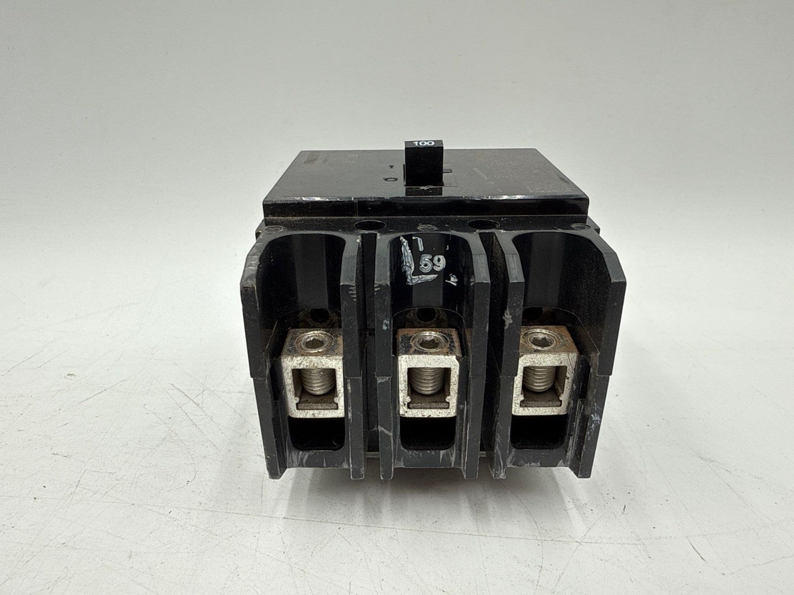 Eaton GHB 3100 Circuit Breaker 100A 277/480V 3P 14kA 100 Amp 3 Pole Bolt On Used