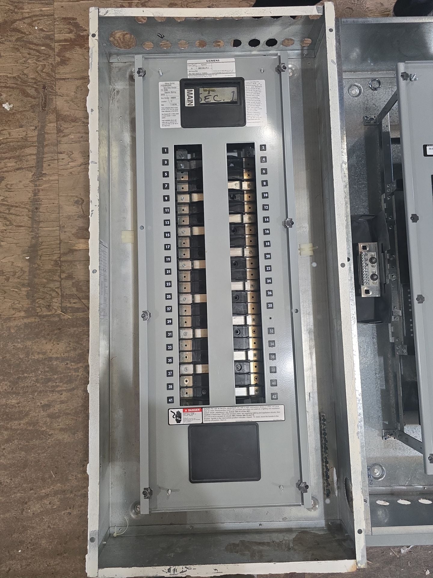 Siemens P1 P1C42QH225ATF Panelboard 225A 208/120V 3PH 4W 225 Amp Panel MCB 42Cir Used