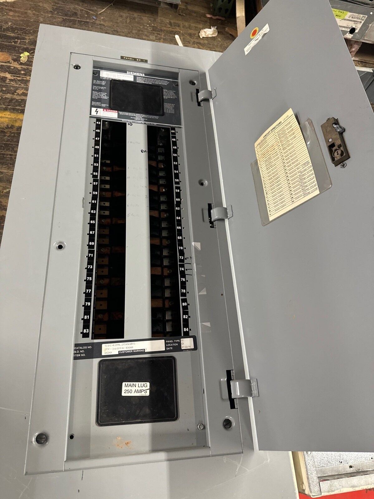 Siemens S1C42ML250ABS S1 Panelboard 250A 208/120V 3PH 4W Indoor Encl 42 Cir MLO P068 Used