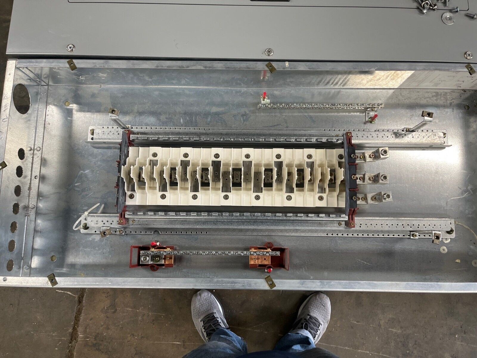 CH PRL2A Panelboard 225A 277/480V 4W 3PH MLO Indoor Enclosure YS2048 42 Circuit P595 Used