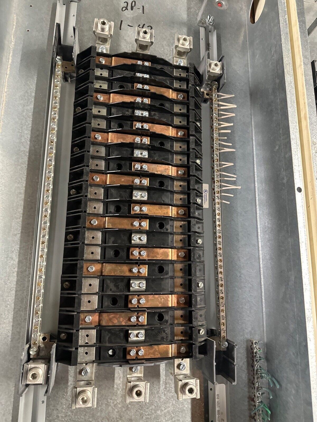 Siemens S1C42ML250ABS S1 Panelboard 250A 208/120V 3PH 4W Indoor Encl 42 Cir MLO P068 Used