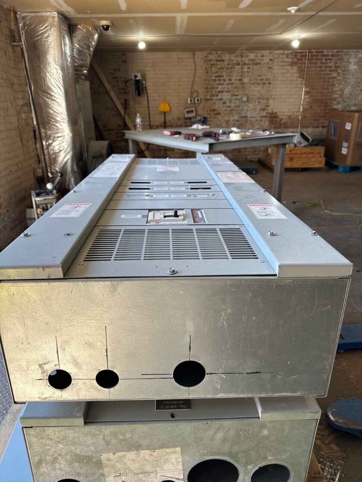 Cutler Hammer PRL4B Panelboard 400A 480V 3PH 3W 18 Cir MCB Indoor Encl BX2457 P022 Used