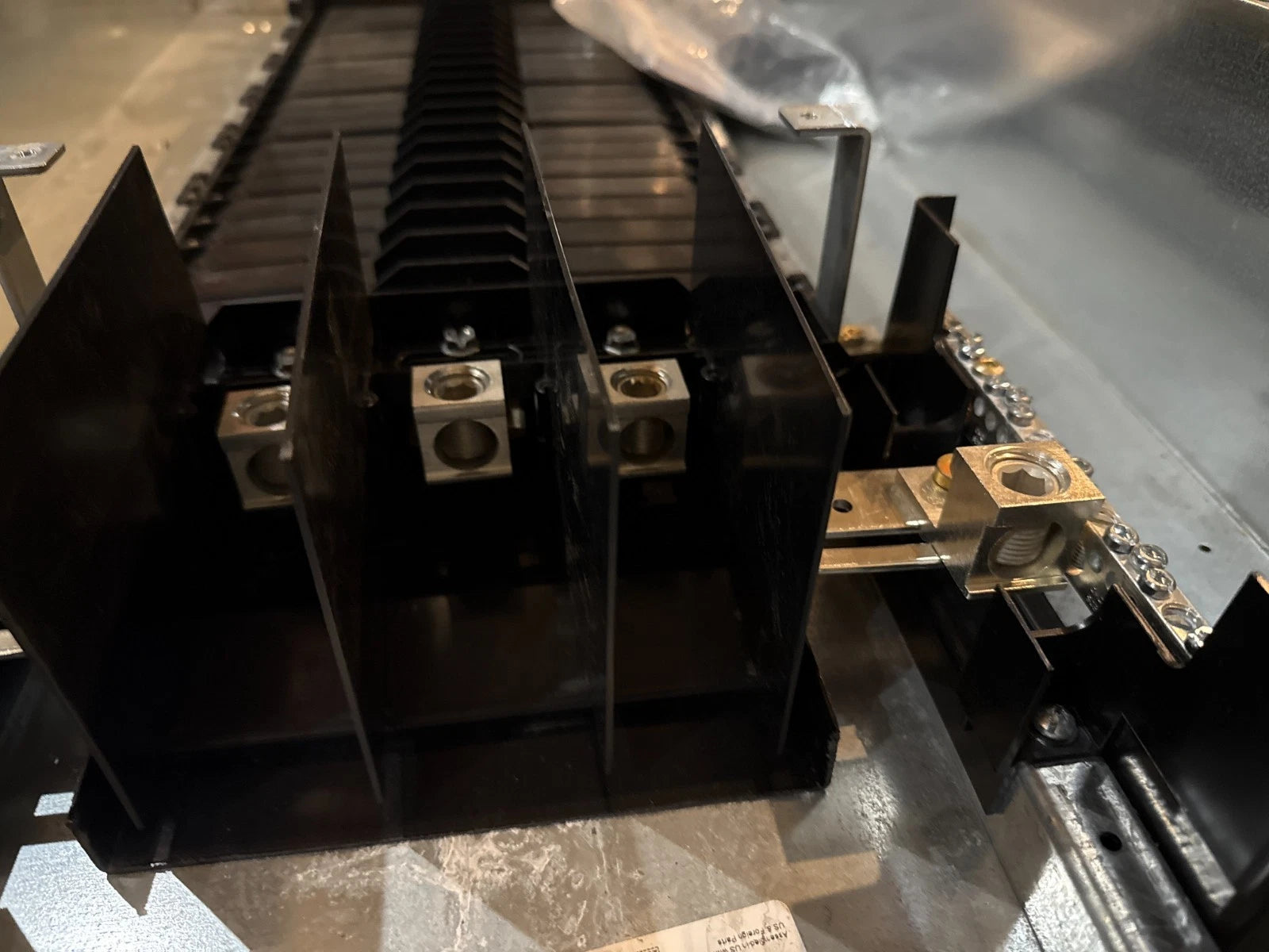 Square D NF442L2C Panelboard 250A 600/347V 3PH 4W MLO Panel 250 Amp 42 Cir New