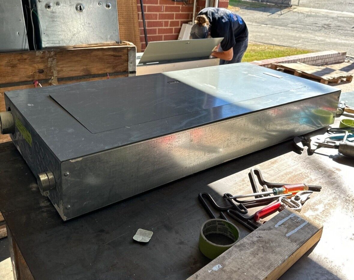 Square D NF Panelboard 250A 600Y/347V 3PH 4WIndoor Encl Main Lug MLO 42 Circuit P333 Used