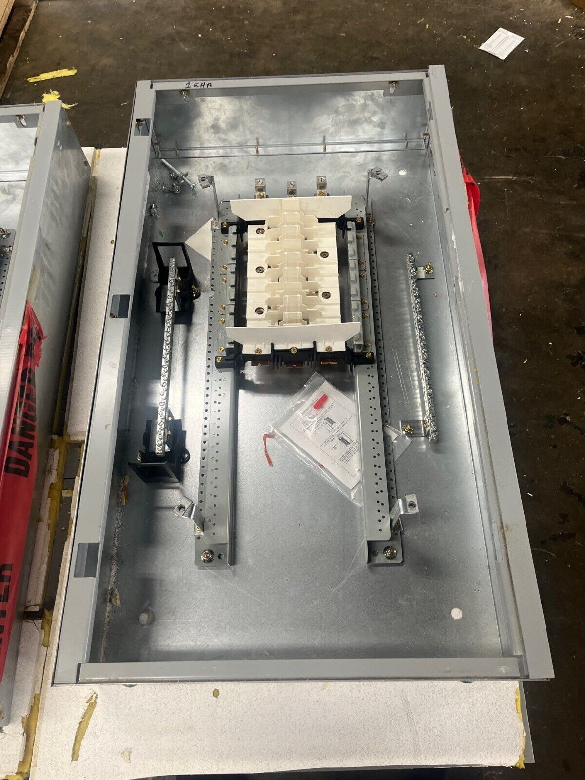 Eaton PRL2A Panelboard 100A 480/277V 3PH 4W Indoor Encl 18 Circuit MLO EZB2036R P576 Used