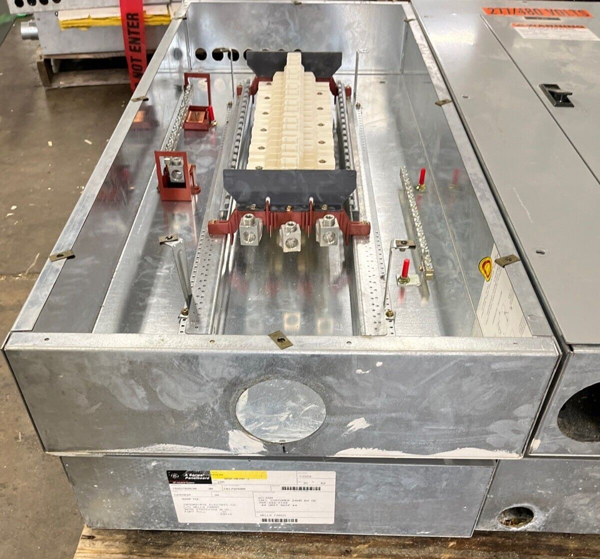 CH PRL2A Panelboard 225A 277/480V 4W 3PH Indoor Encl MLO YS2048 42 Circuit P593 Used