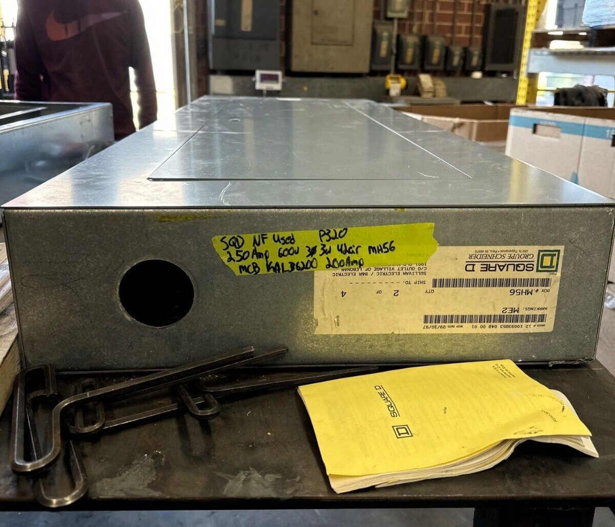 Square D NF Panelboard 250A 600V 3PH 3W 42 Circuit Indoor Encl MCB KAL36200 Main P004 Used