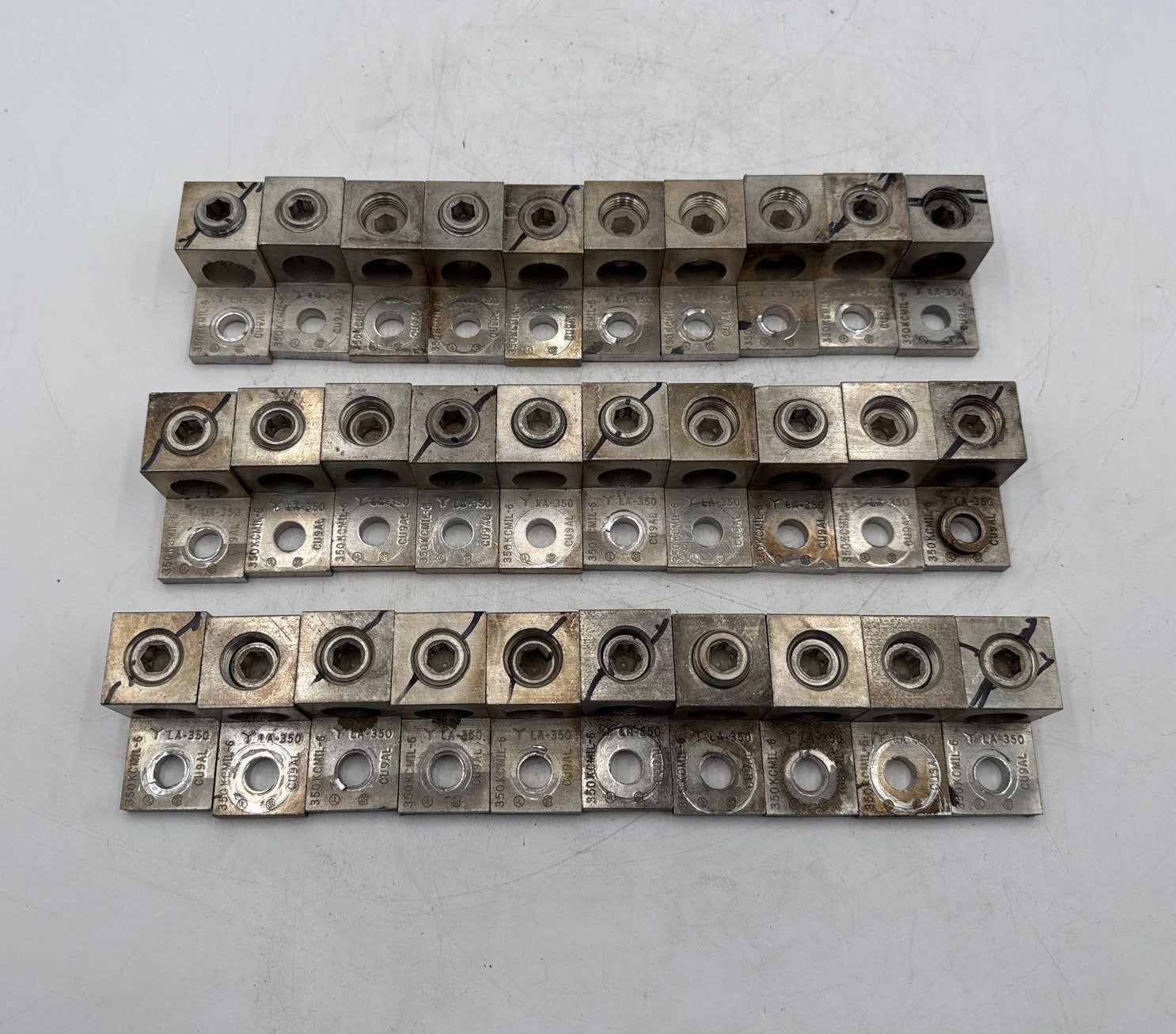 30PC CMC LA-350 Mechanical Lug 350KCMIL-6 CU9AL Aluminum Used