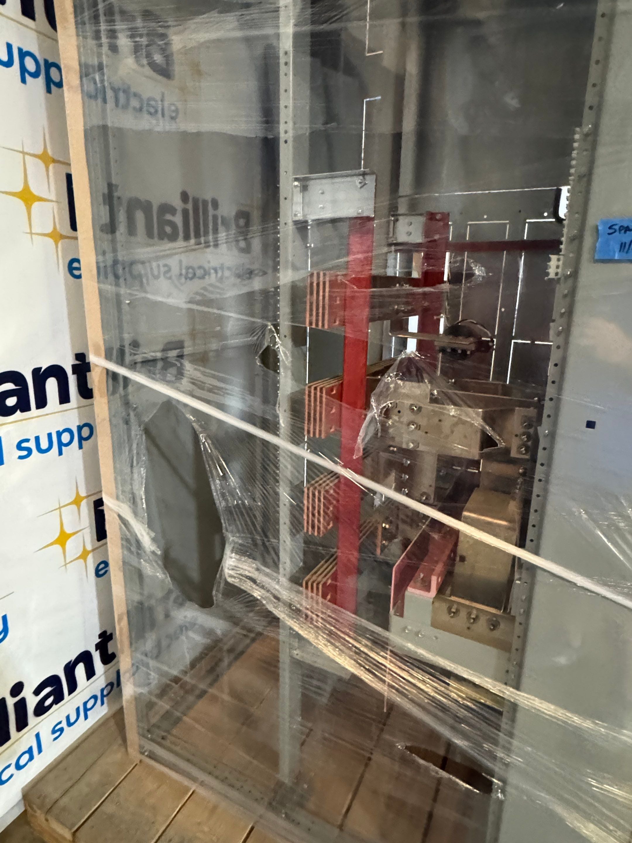 Eaton RYR6163B Circuit Breaker 1600A 3P 600V LSIG Maintenance Mode Trip PXR25 New