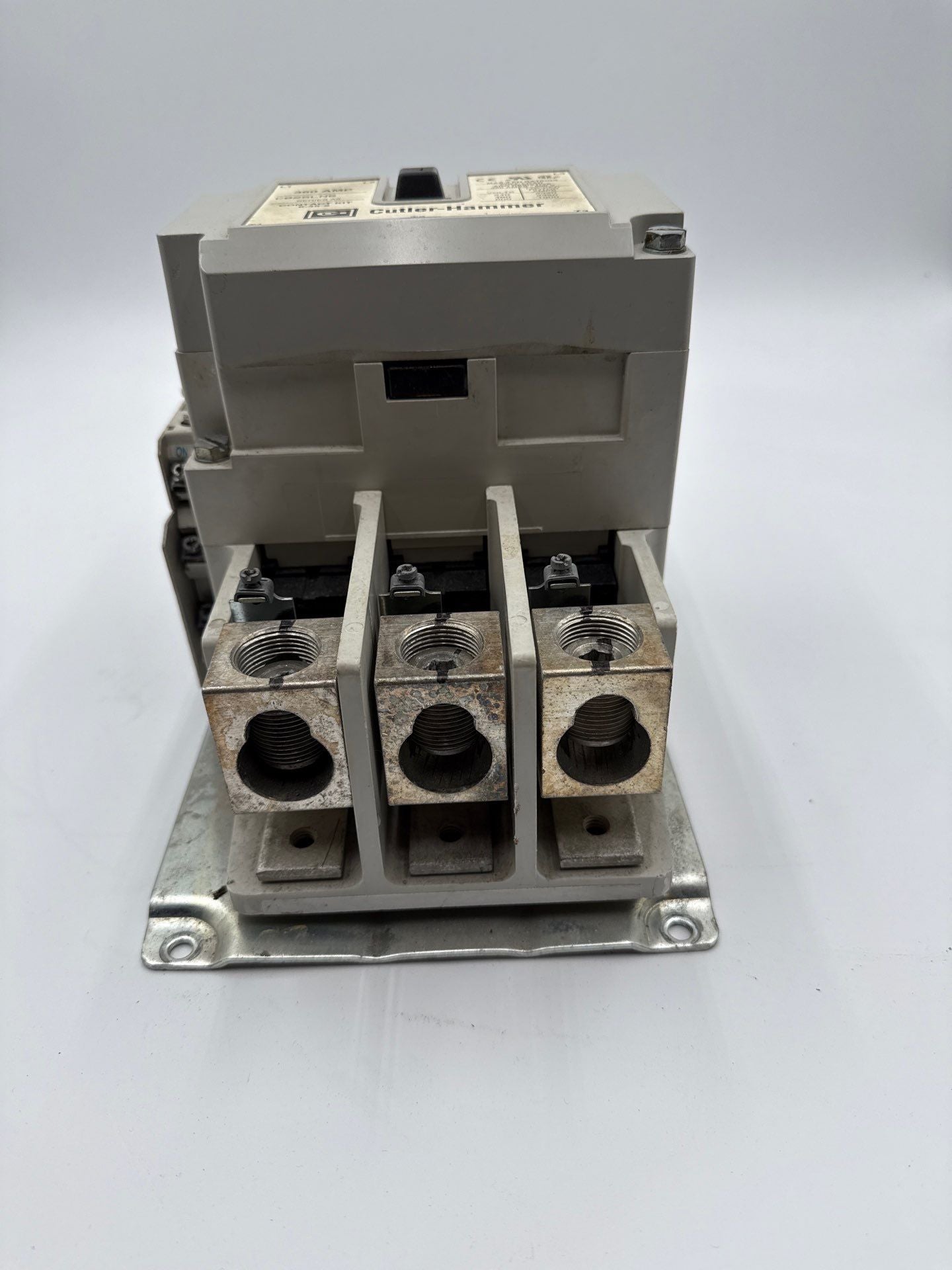 Cutler Hammer C825LN6 Contactor 360A 3P 600V 3PH Series A2 Coil 110/120V Used