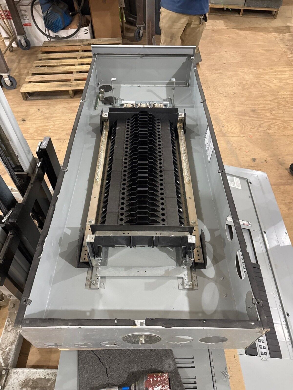 Siemens P3E62ML800ATS P3 Panelboard 800A 480/277V 3PH 4W 54 Cir 3R Outdoor Encl P132 Used