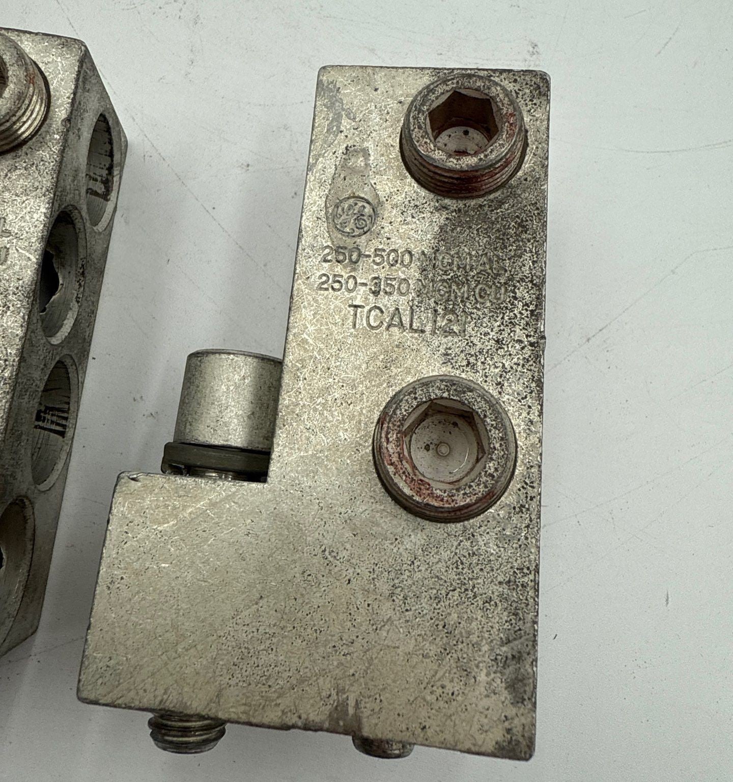 GE TCAL121 CIRCUIT BREAKER LUG 250-350KCMIL/COP 500KCMIL/ALU 4PORT 3PC Used